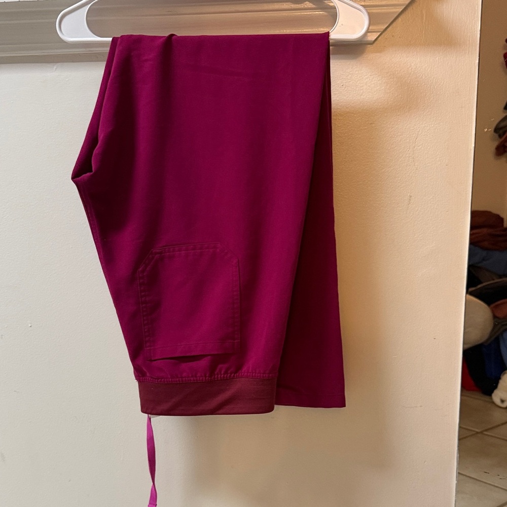 Figs Women's Scrub Pants magenta large Livingstons